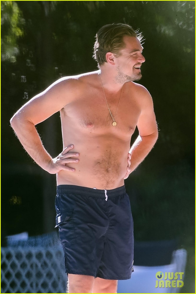 leo-dicaprio-goes-shirtless-on-vacation-with-kate-winslet-02